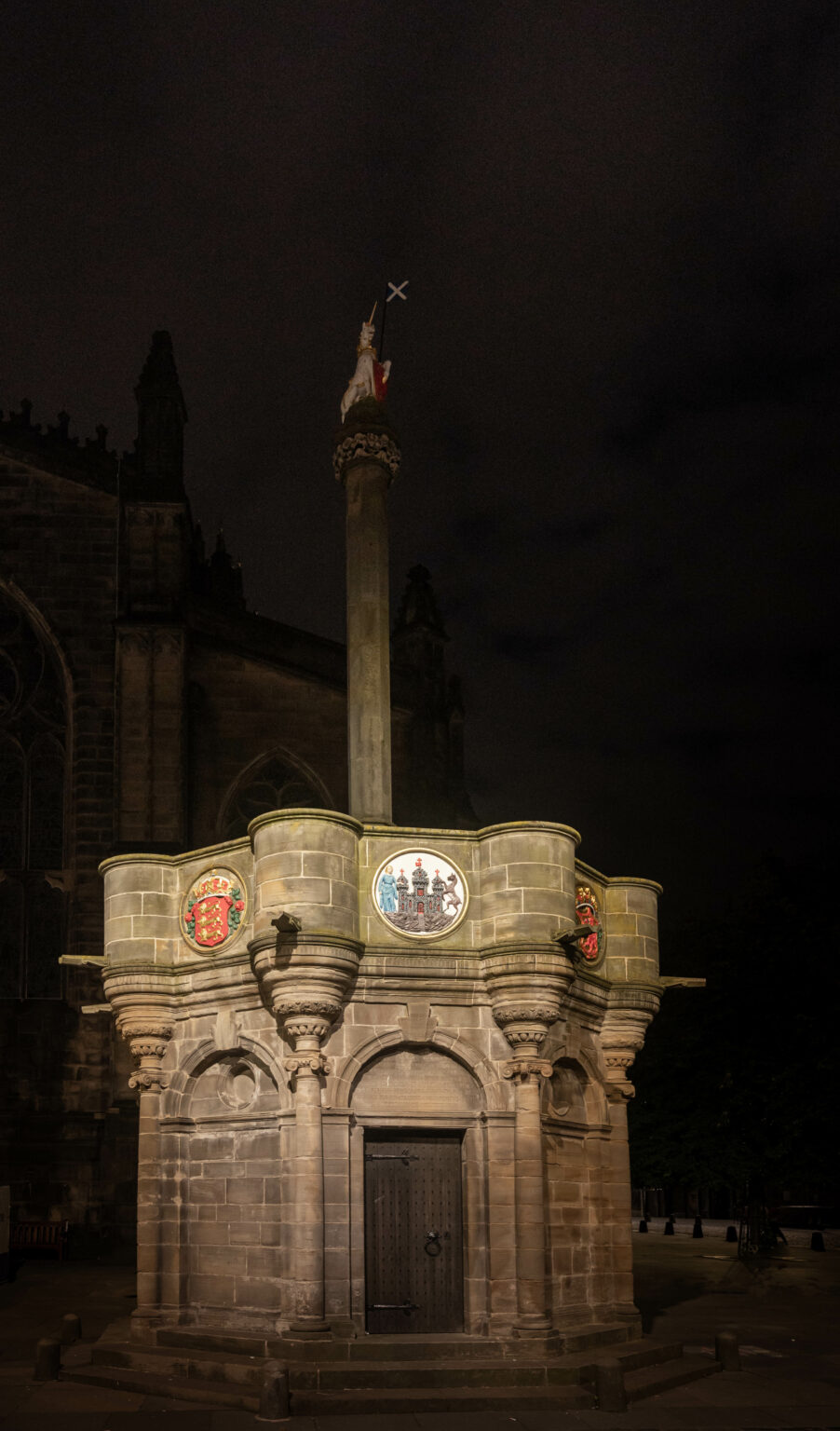 Edinburgh's Dark History: Mercat Cross - The Real Mary King's Close